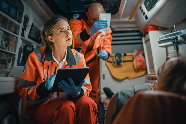 Modernizing EMS Communication: How Technology Improves Pre-Hospital Care and Outcomes 4 EMS communication in action